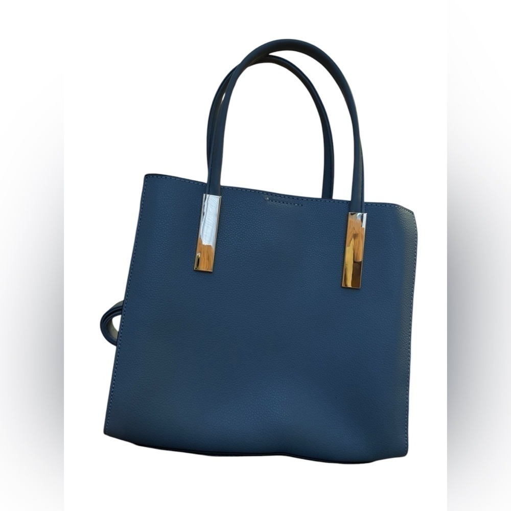 A stylish Sky Blue handbag Unknown brand with a snap gold closure NWOT
